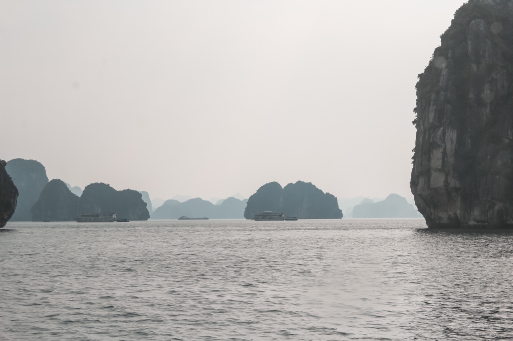 Navegando por la Bahía de Ha Long